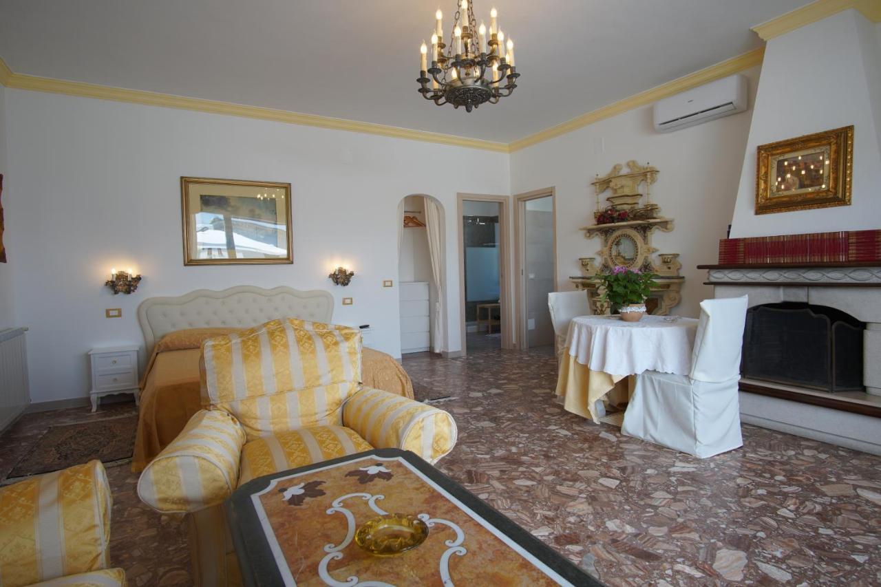 Suite In Villa Ad Ischia Bagian luar foto
